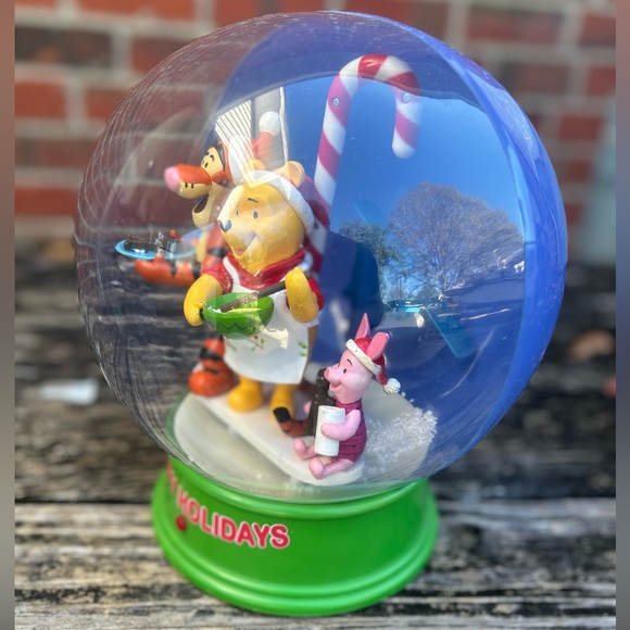Disney Christmas Winnie The Pooh Musical Air Blown Snow Globe See Note: - Picture 2 of 10